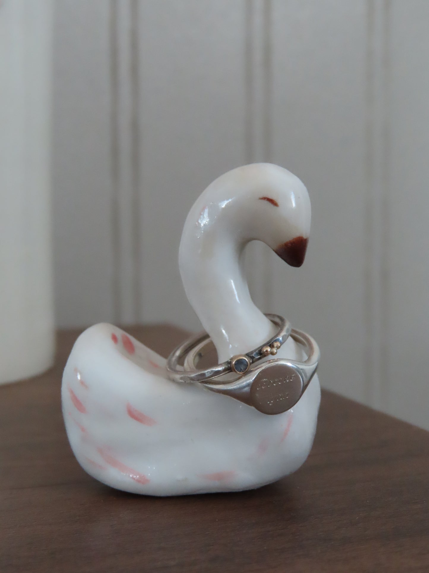 Lulu the swan ring holder