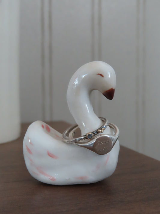 Lulu the swan ring holder